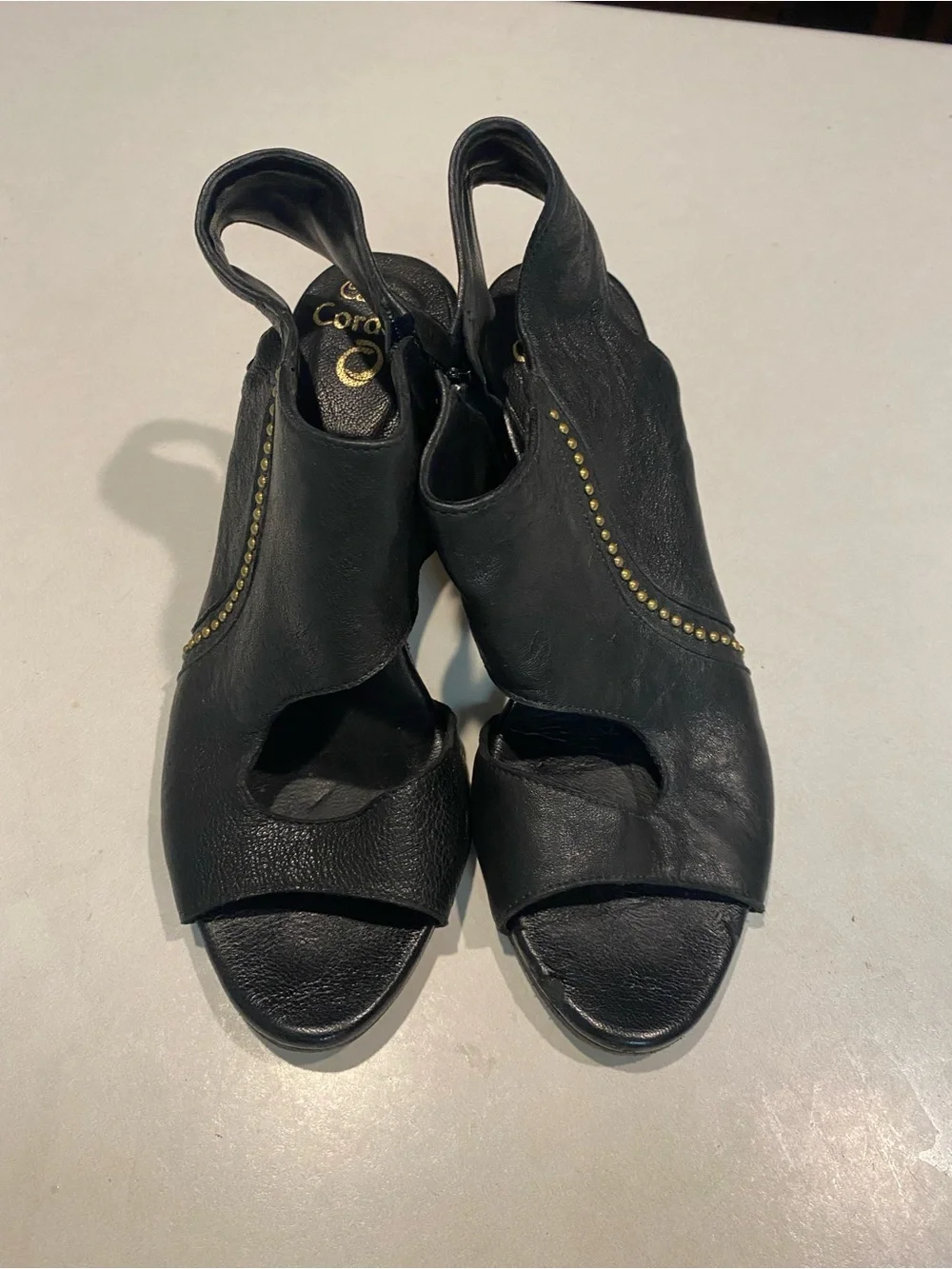 CALLEEN CORDERO KATRA CUT OUT SUPPLE BLACK LEATHER HEELS GOLD ACCENTS SEXY SZ 8